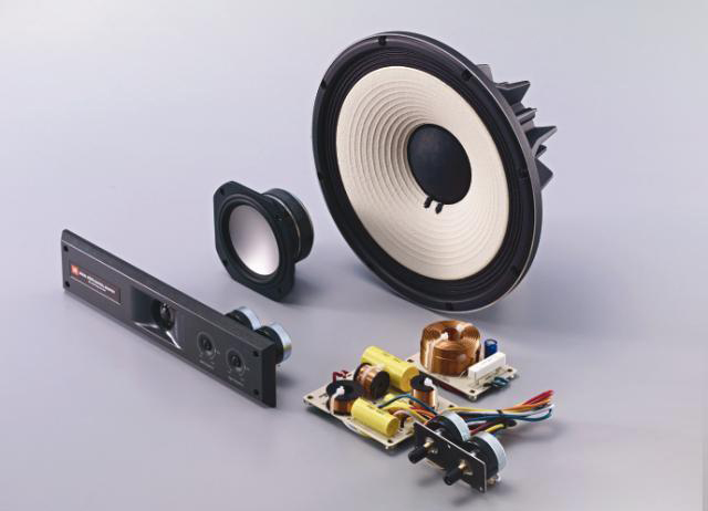 JBL Studio Monitor 4319 создан из компонентов лучшего качества