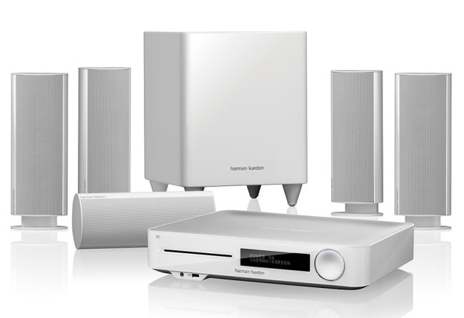 Домашний кинотеатр Harman Kardon BDS 7773 W выглядит безупречными со всех сторон