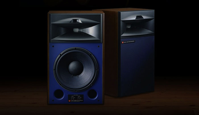 JBL Studio Monitor 4429 сконструирован таким образом, что выдает мощный звук с хорошим, плотным басом без подключения сабвуфера